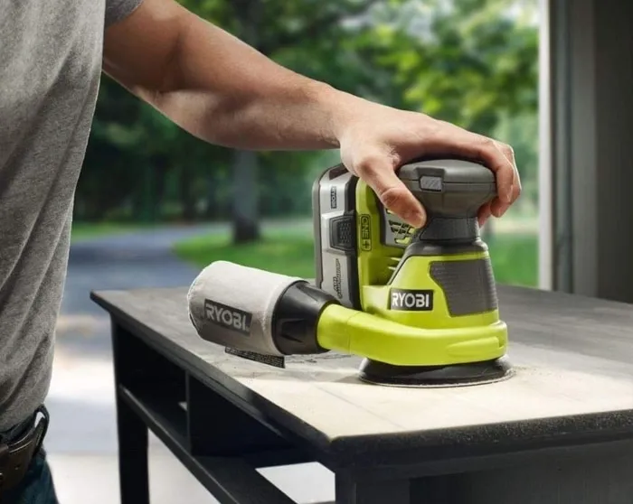 Conseils de ponçage pour les surfaces planes