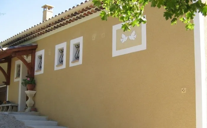 Mise en œuvre d’un crépi : Tout savoir sur le prix et les méthodes